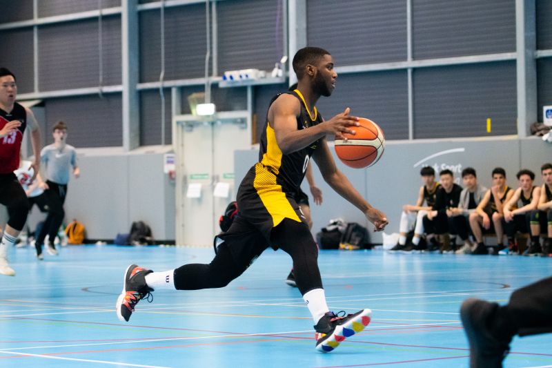 更是一位在 更是一位在